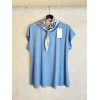 T-SHIRT CON FOULARD