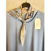 T-SHIRT CON FOULARD